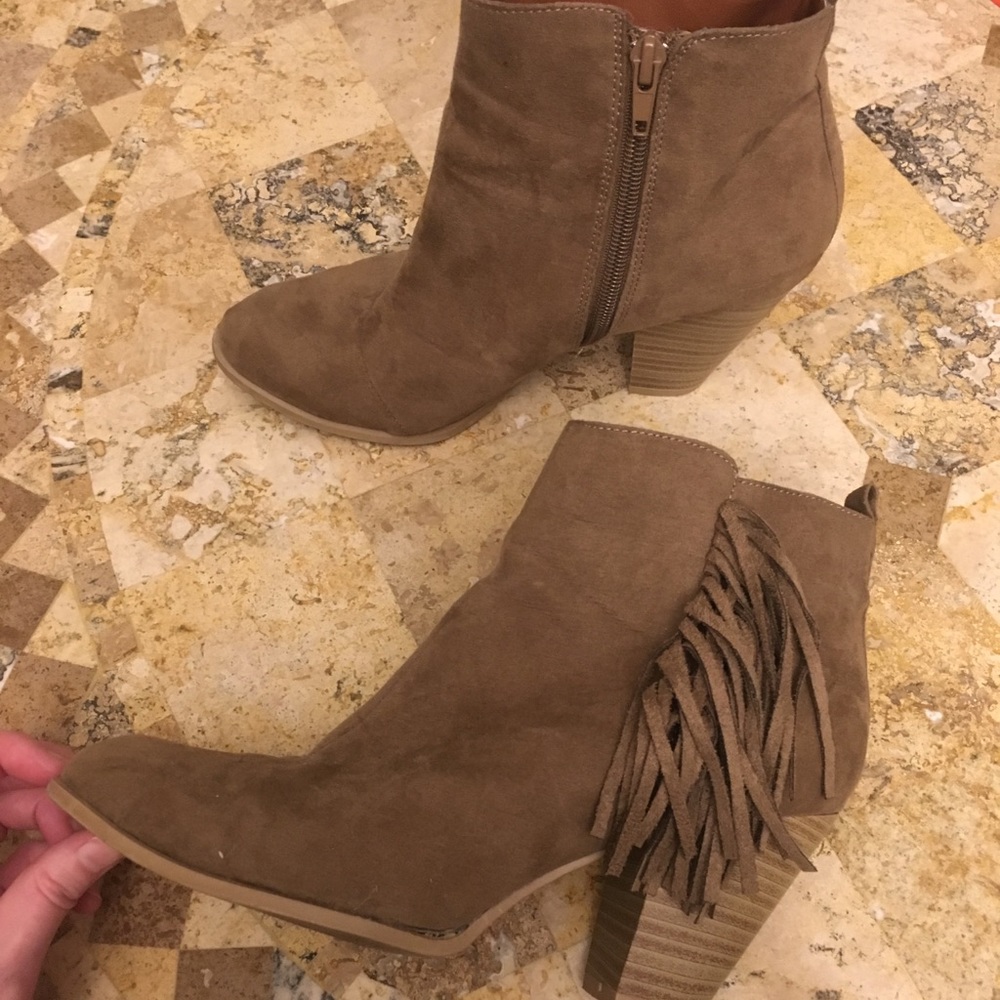 Qupid. Brown fringe booties